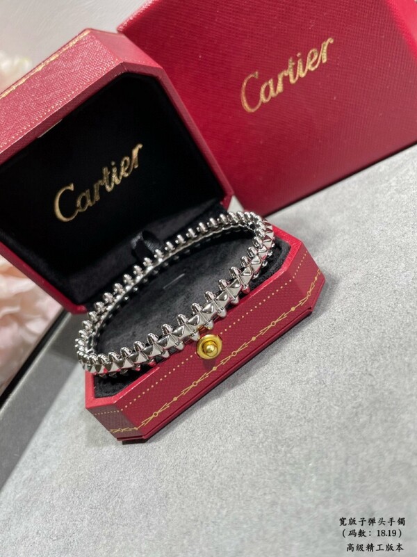 까르띠에 Cartier 스타일리쉬한 디자인 뱅글